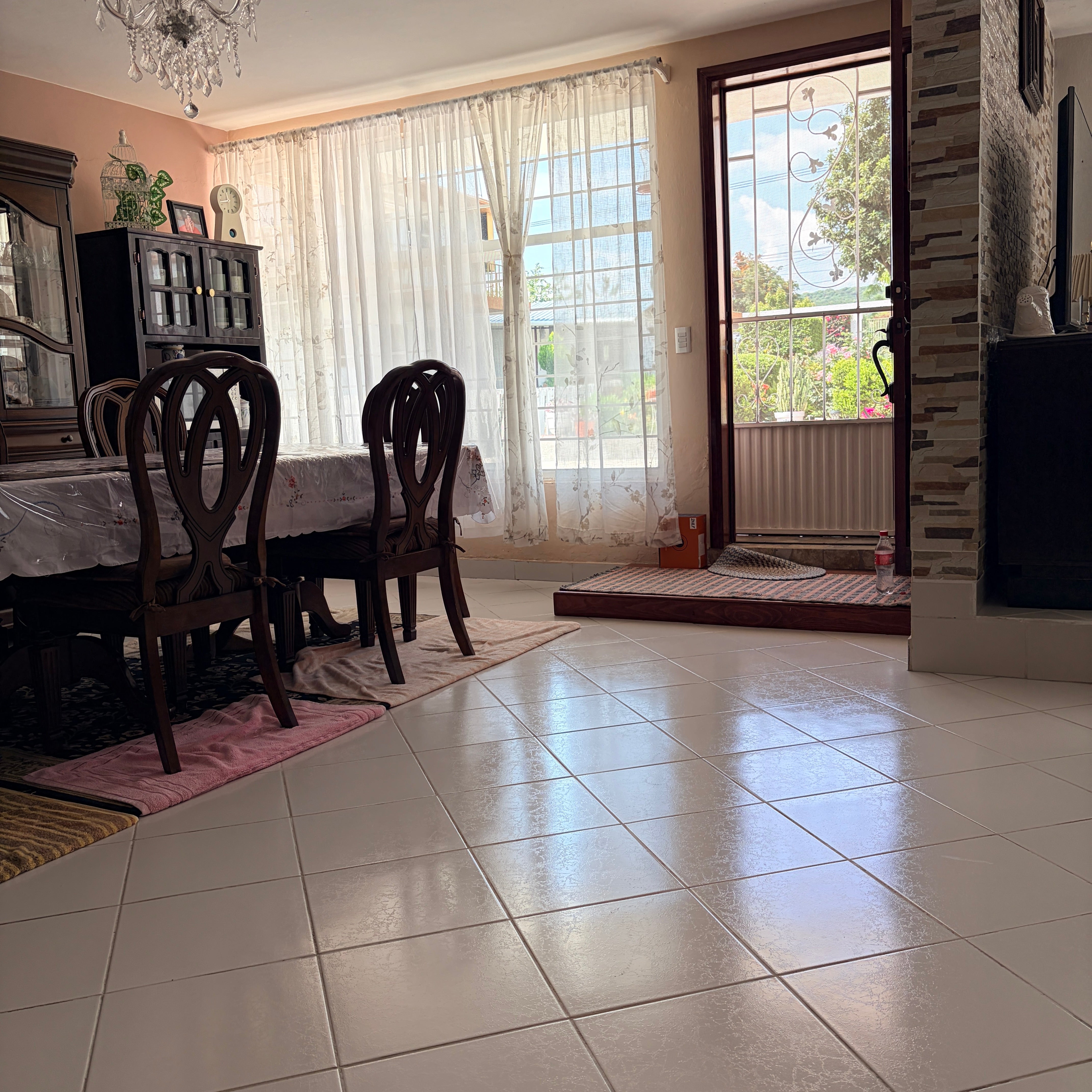 CASA A PIE DE CARRETERA FEDERAL • EN LA YEGÜERÍA• ZINAPÉCUARO MICHOACÁN
