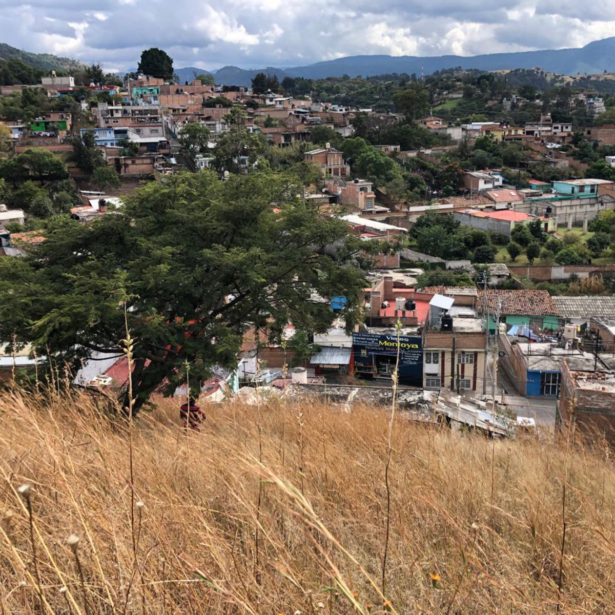TERRENO EN AVENIDA PRINCIPAL DE ZINAPÉCUARO, SALIDA ACÁMBARO 