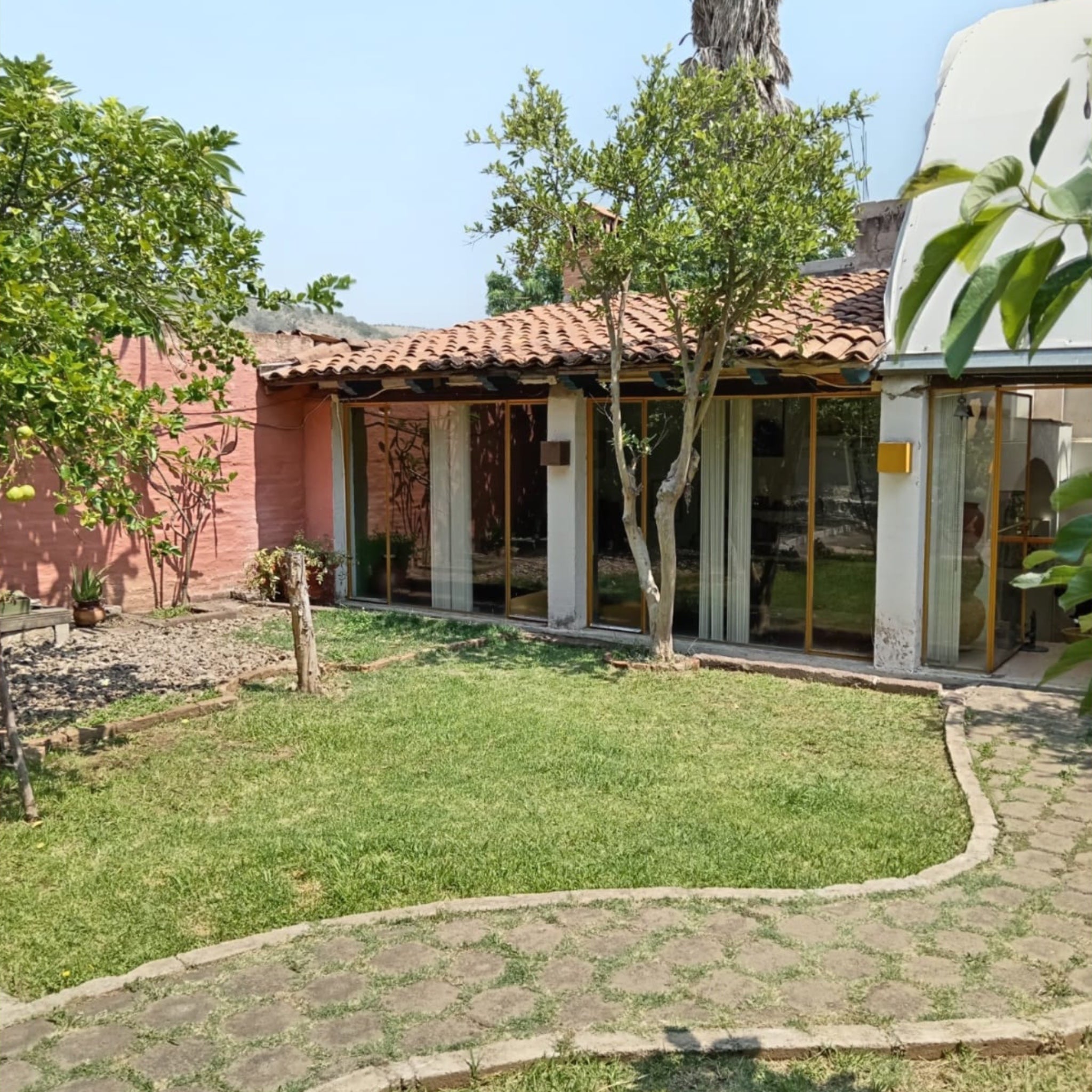 INMUEBLE EN LIBRAMIENTO SUR ZINAPÉCUARO MICHOACÁN