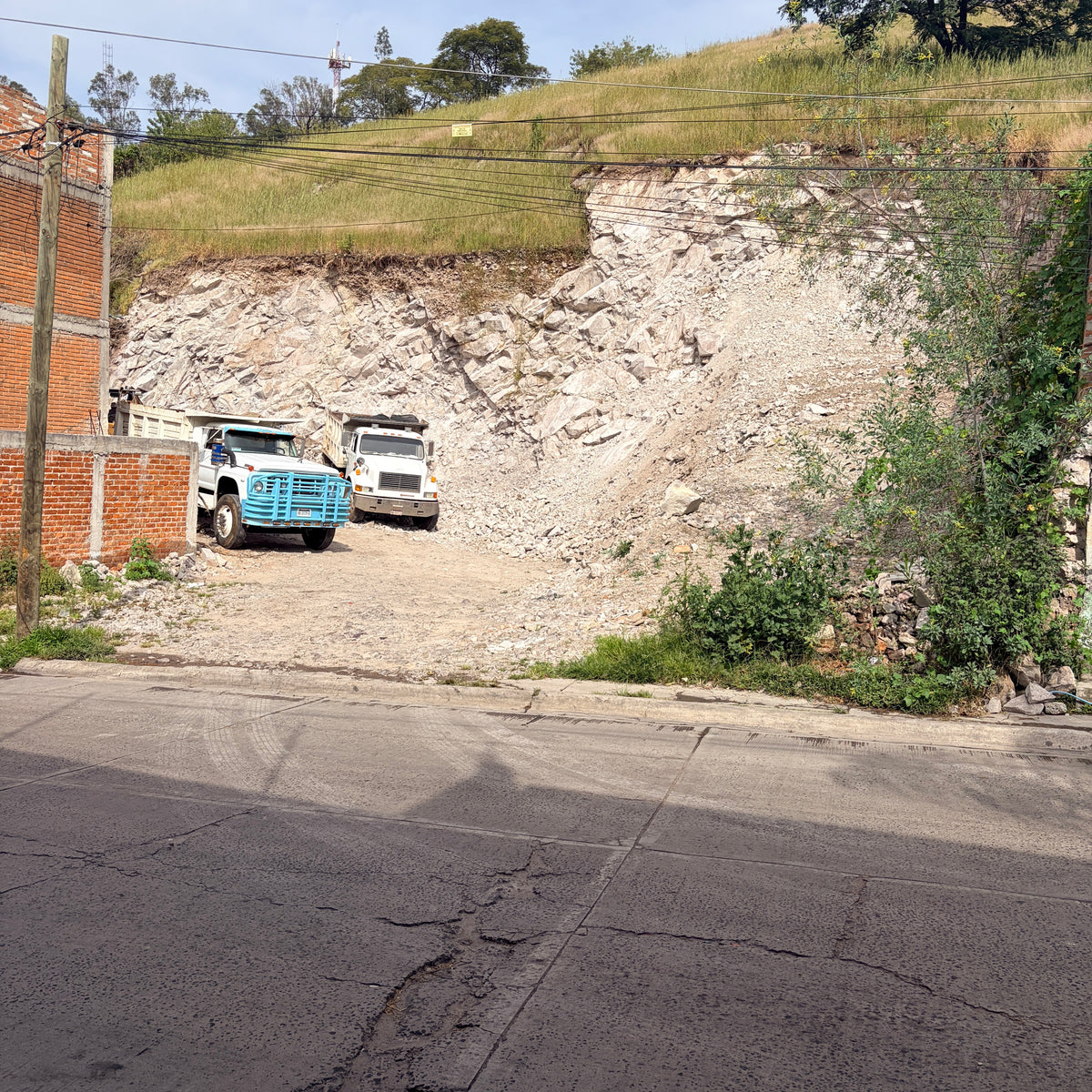TERRENO EN AVENIDA PRINCIPAL DE ZINAPÉCUARO, SALIDA ACÁMBARO 