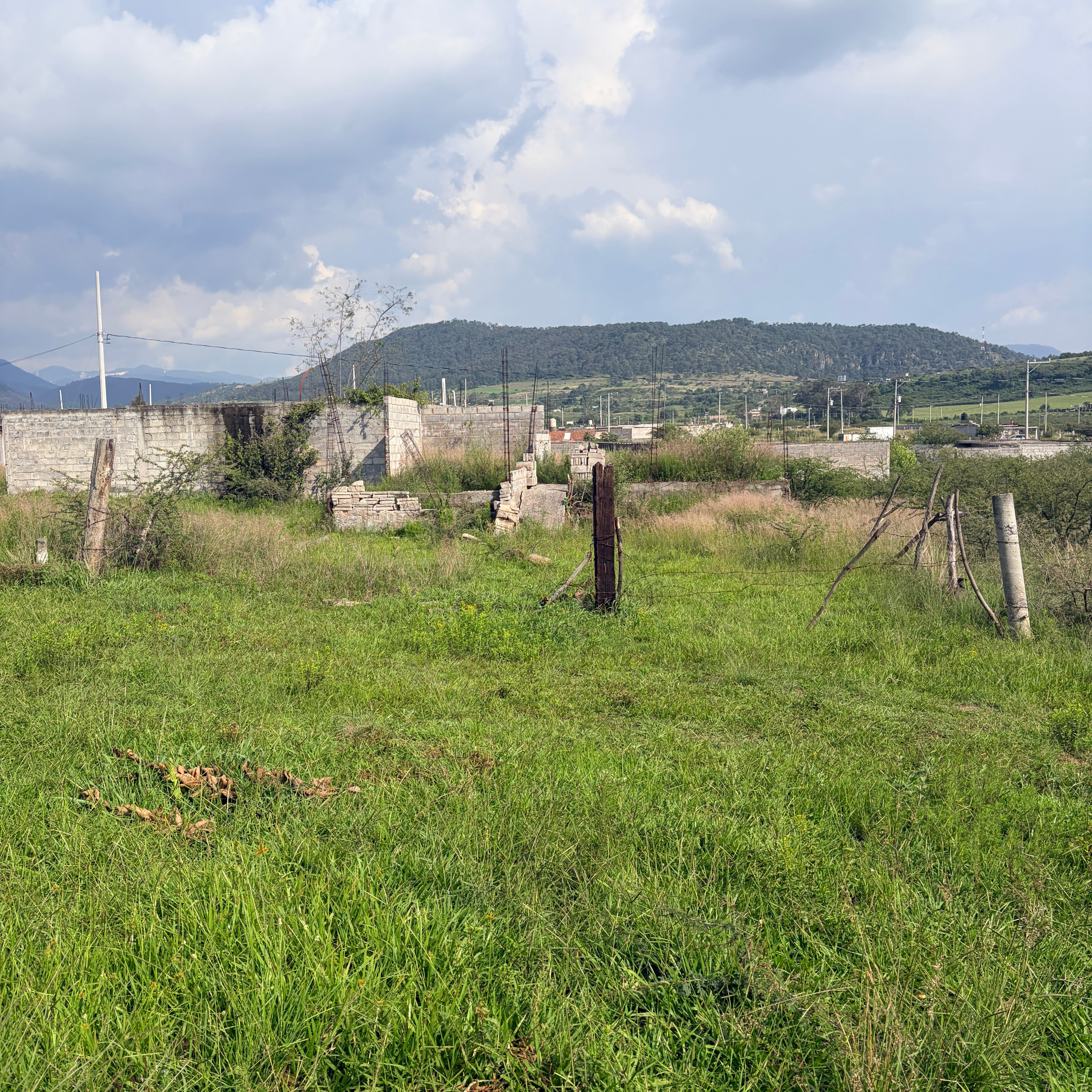 TERRENO EN COLONIA LOS GIGANTES • ZINAPÉCUARO MICHOACÁN