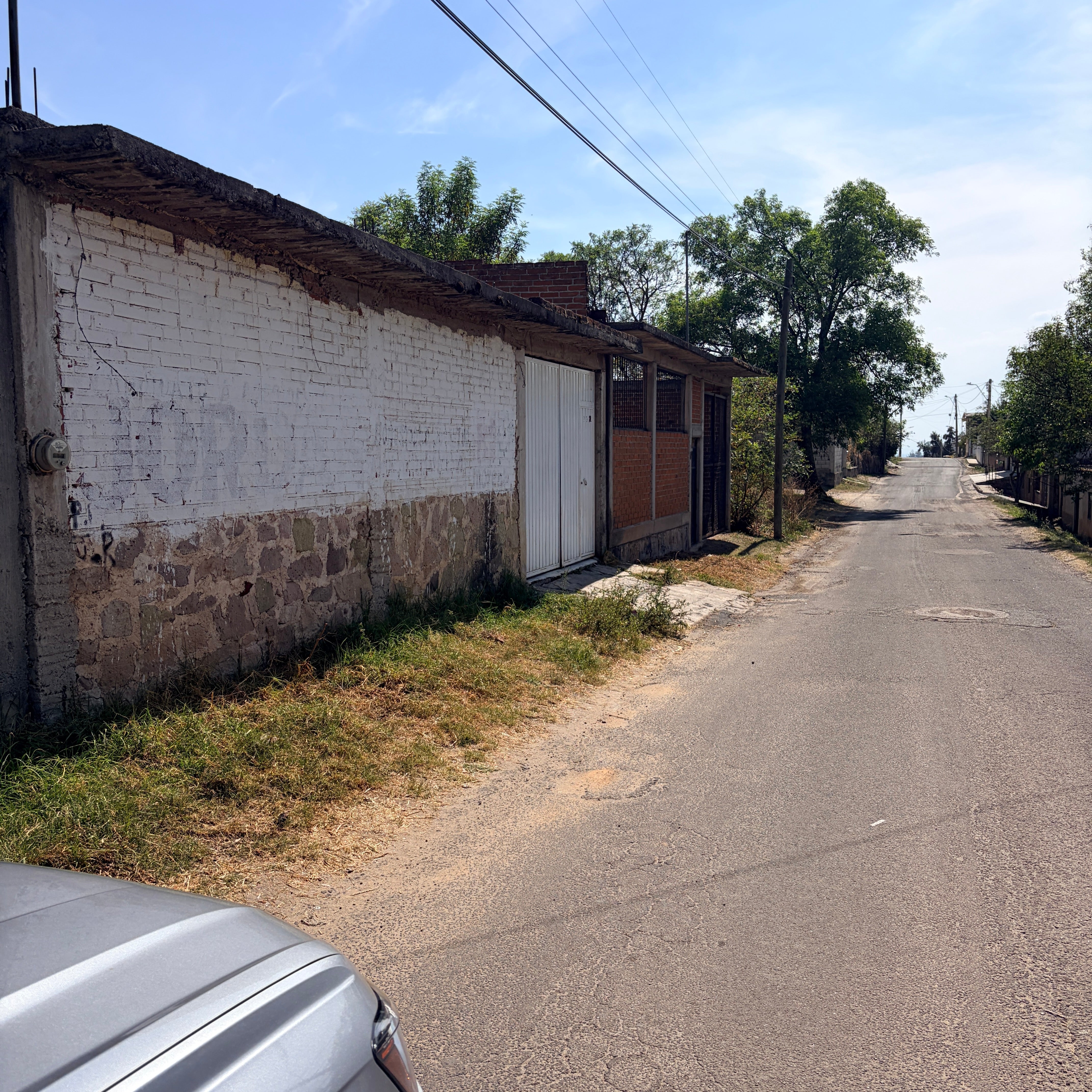 TERRENO CON CONSTRUCCIÓN EN OBRA GRIS, EN ZINAPÉCUARO