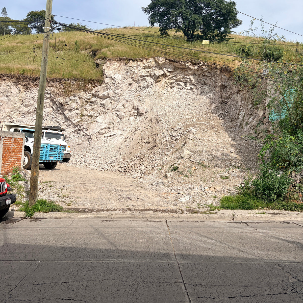TERRENO EN AVENIDA PRINCIPAL DE ZINAPÉCUARO, SALIDA ACÁMBARO 