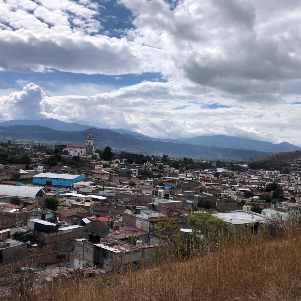 TERRENO EN AVENIDA PRINCIPAL DE ZINAPÉCUARO, SALIDA ACÁMBARO 