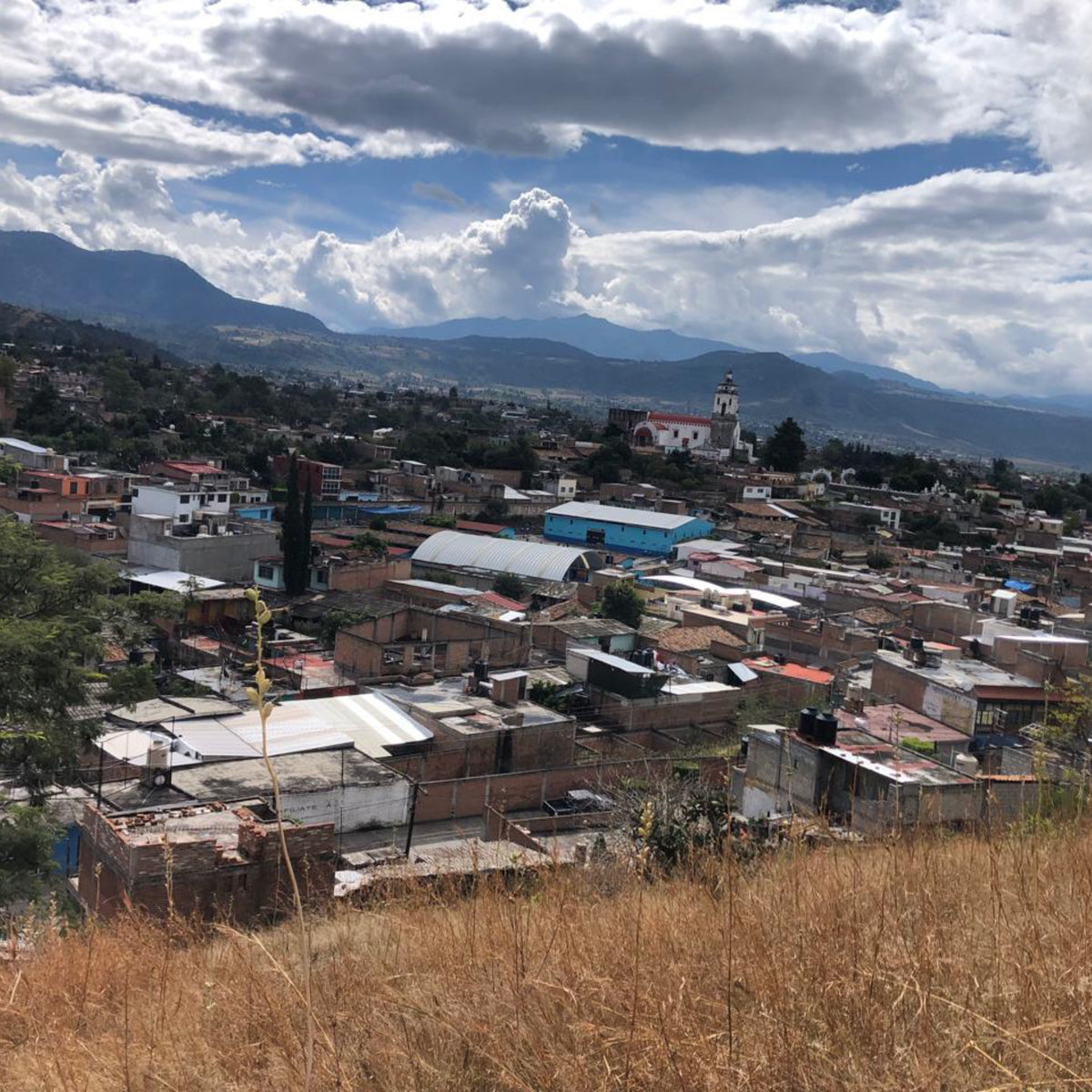 TERRENO EN AVENIDA PRINCIPAL DE ZINAPÉCUARO, SALIDA ACÁMBARO 