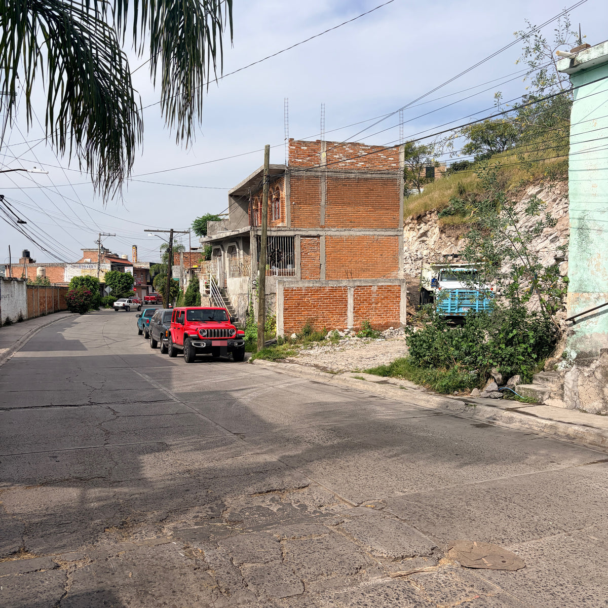 TERRENO EN AVENIDA PRINCIPAL DE ZINAPÉCUARO, SALIDA ACÁMBARO 