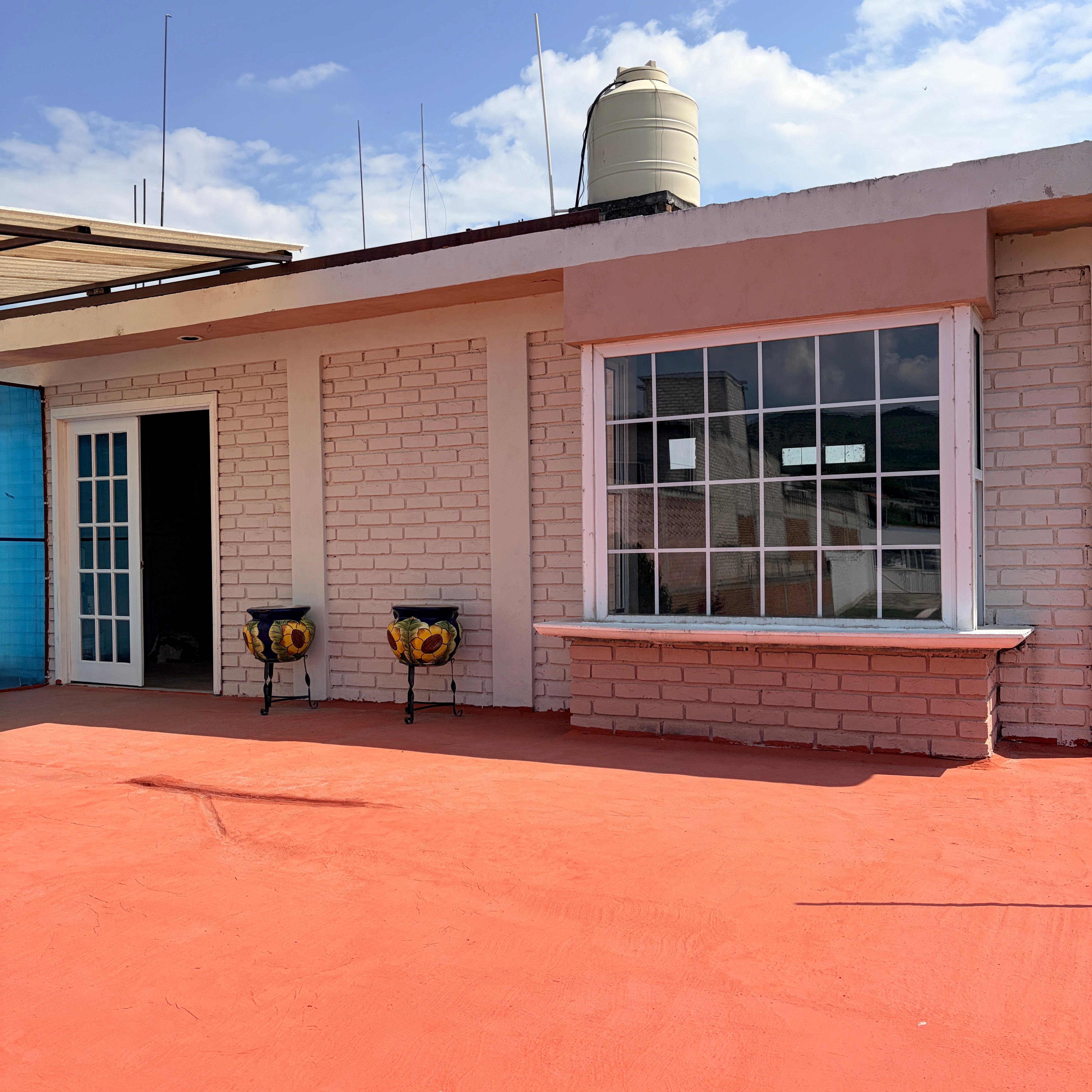 CASA A PIE DE CARRETERA FEDERAL • EN LA YEGÜERÍA• ZINAPÉCUARO MICHOACÁN