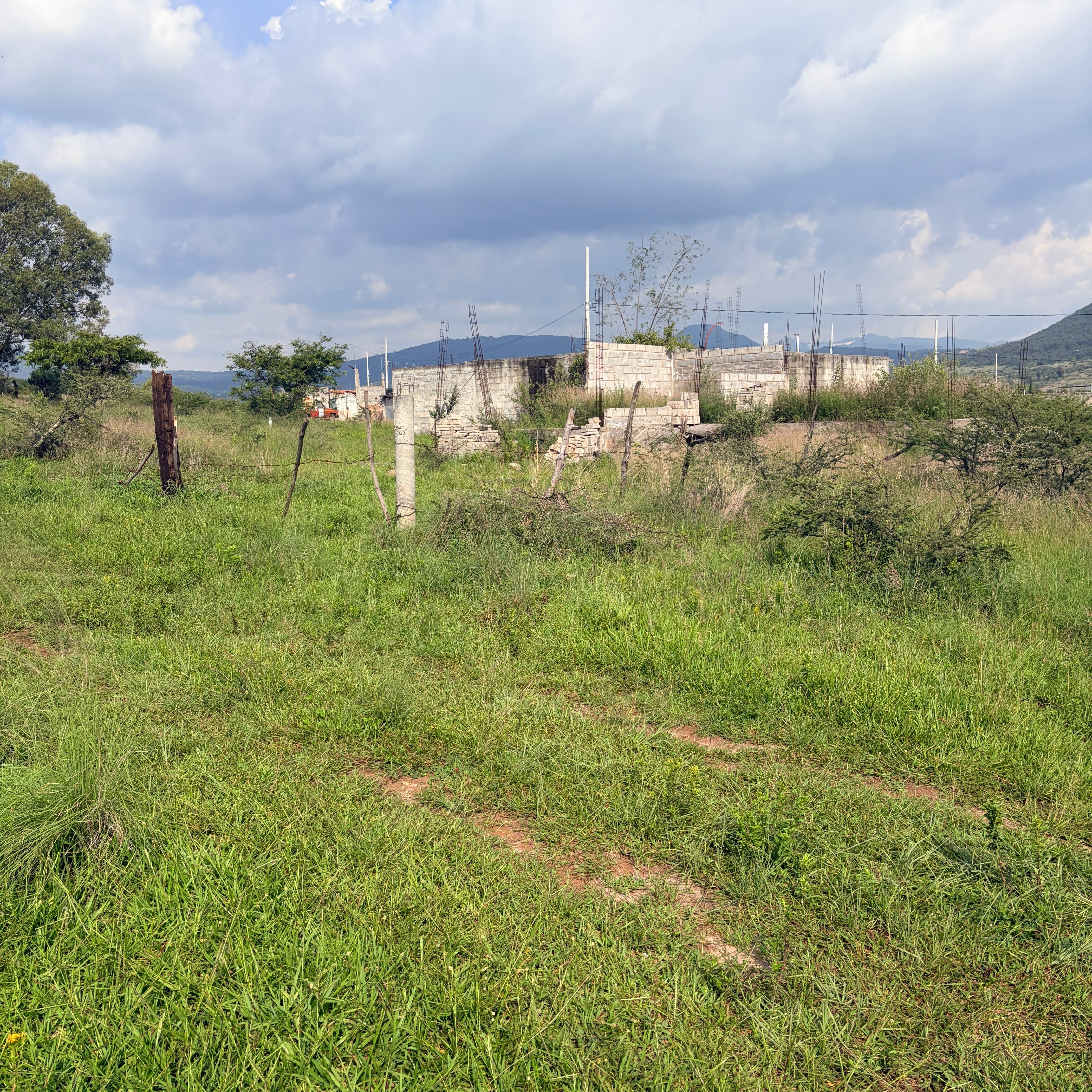 TERRENO EN COLONIA LOS GIGANTES • ZINAPÉCUARO MICHOACÁN