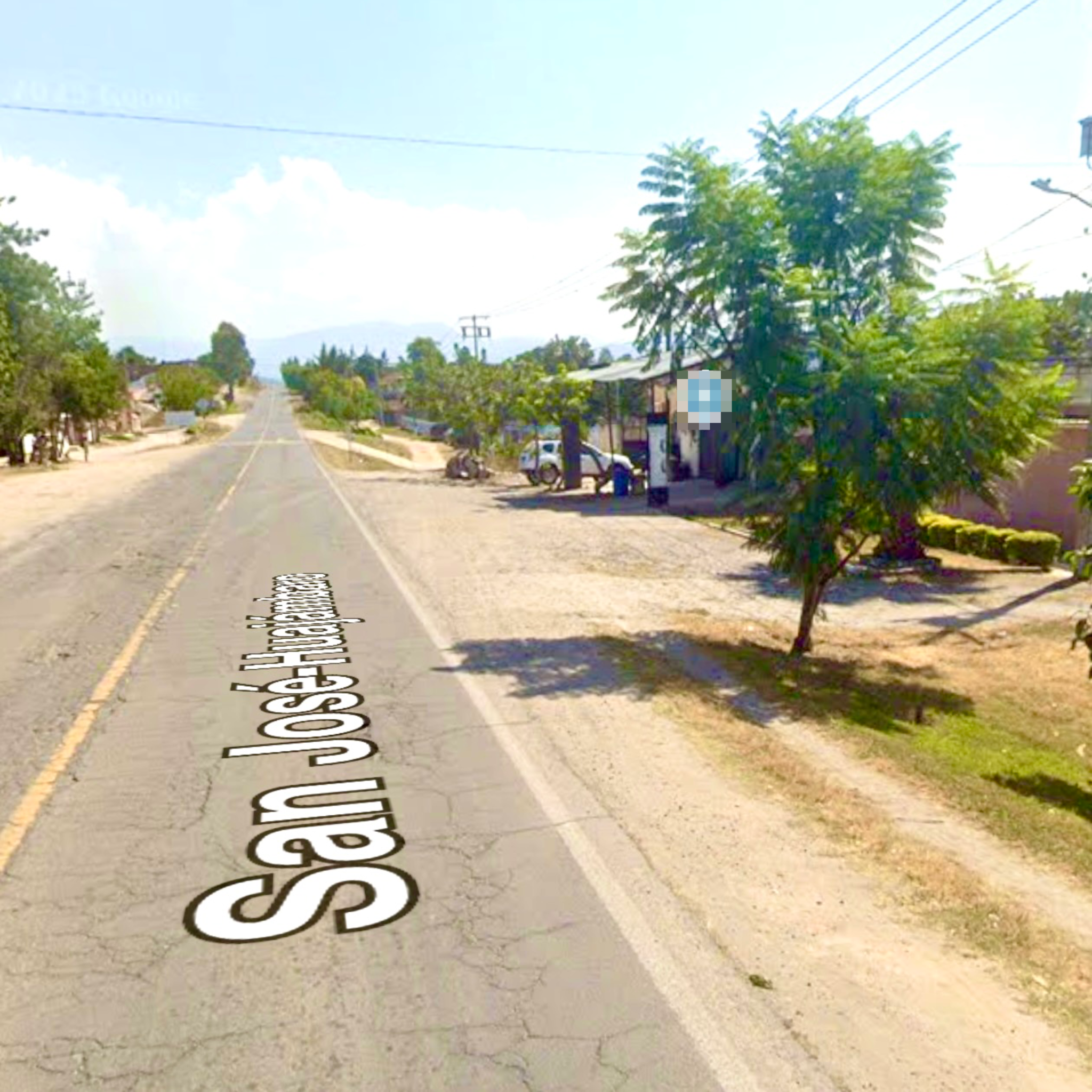 CASA A PIE DE CARRETERA FEDERAL • EN LA YEGÜERÍA•  ZINAPÉCUARO MICHOACÁN