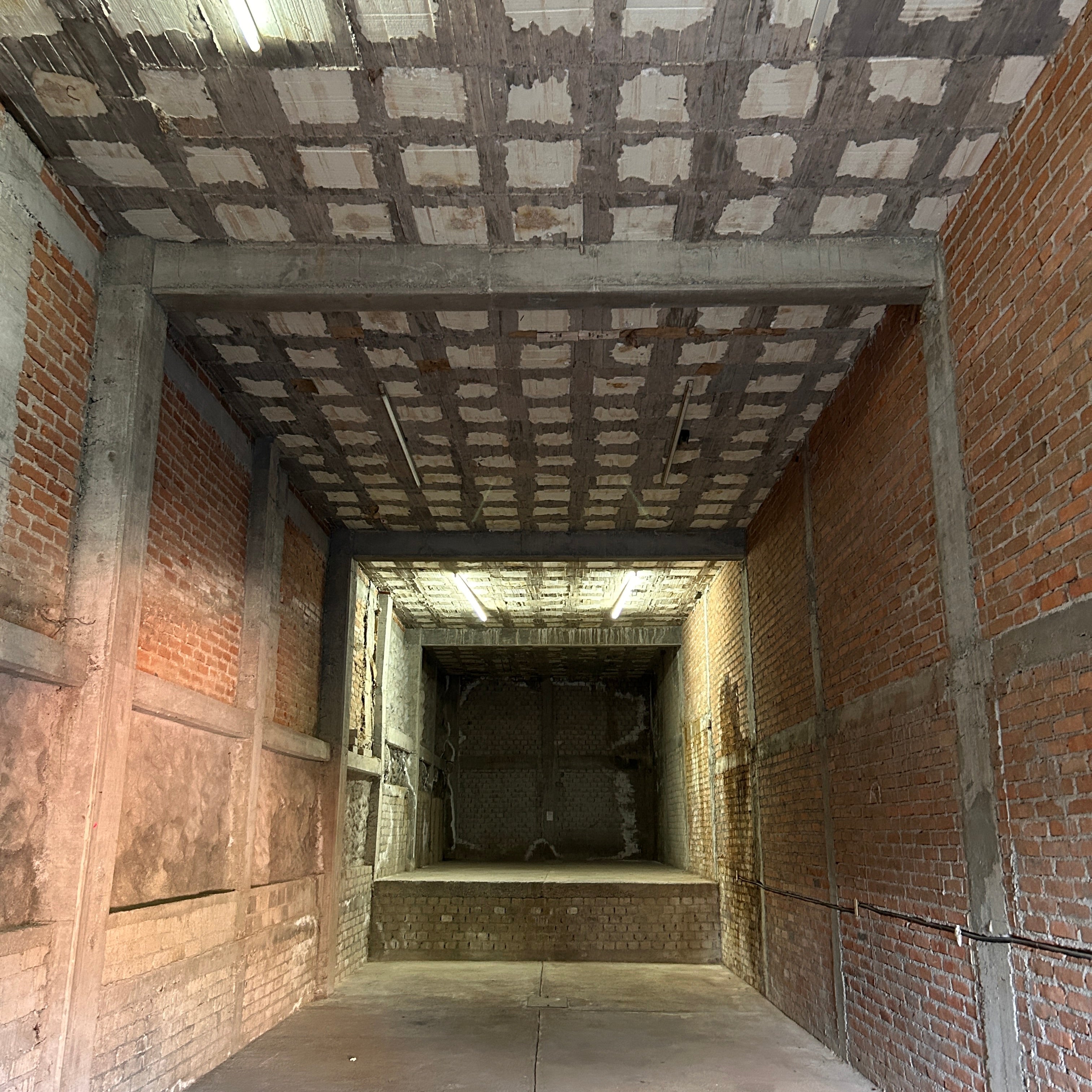 BODEGA EN ZINAPÉCUARO • A 200 METROS DE CARRETERA FEDERAL