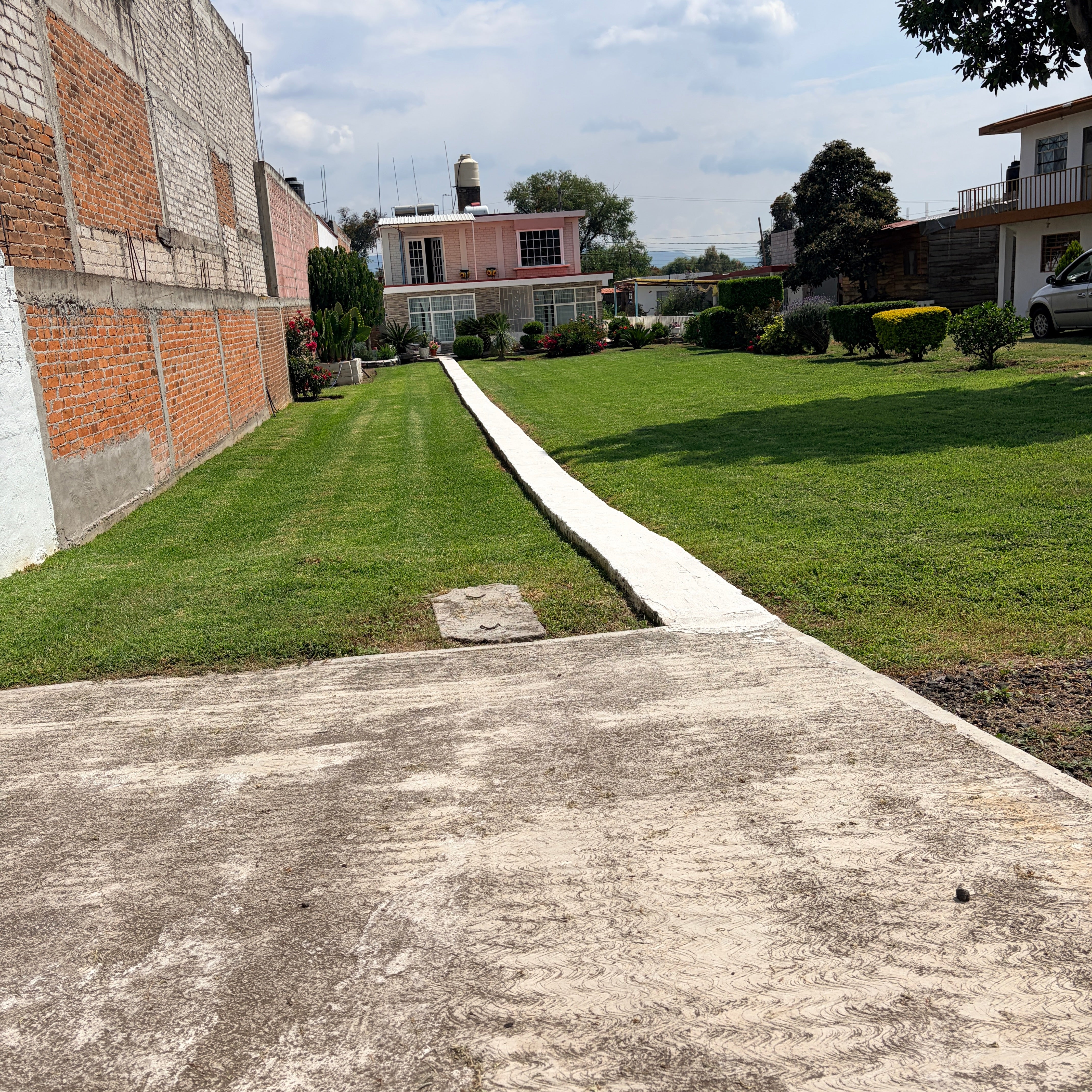 CASA A PIE DE CARRETERA FEDERAL • EN LA YEGÜERÍA•  ZINAPÉCUARO MICHOACÁN