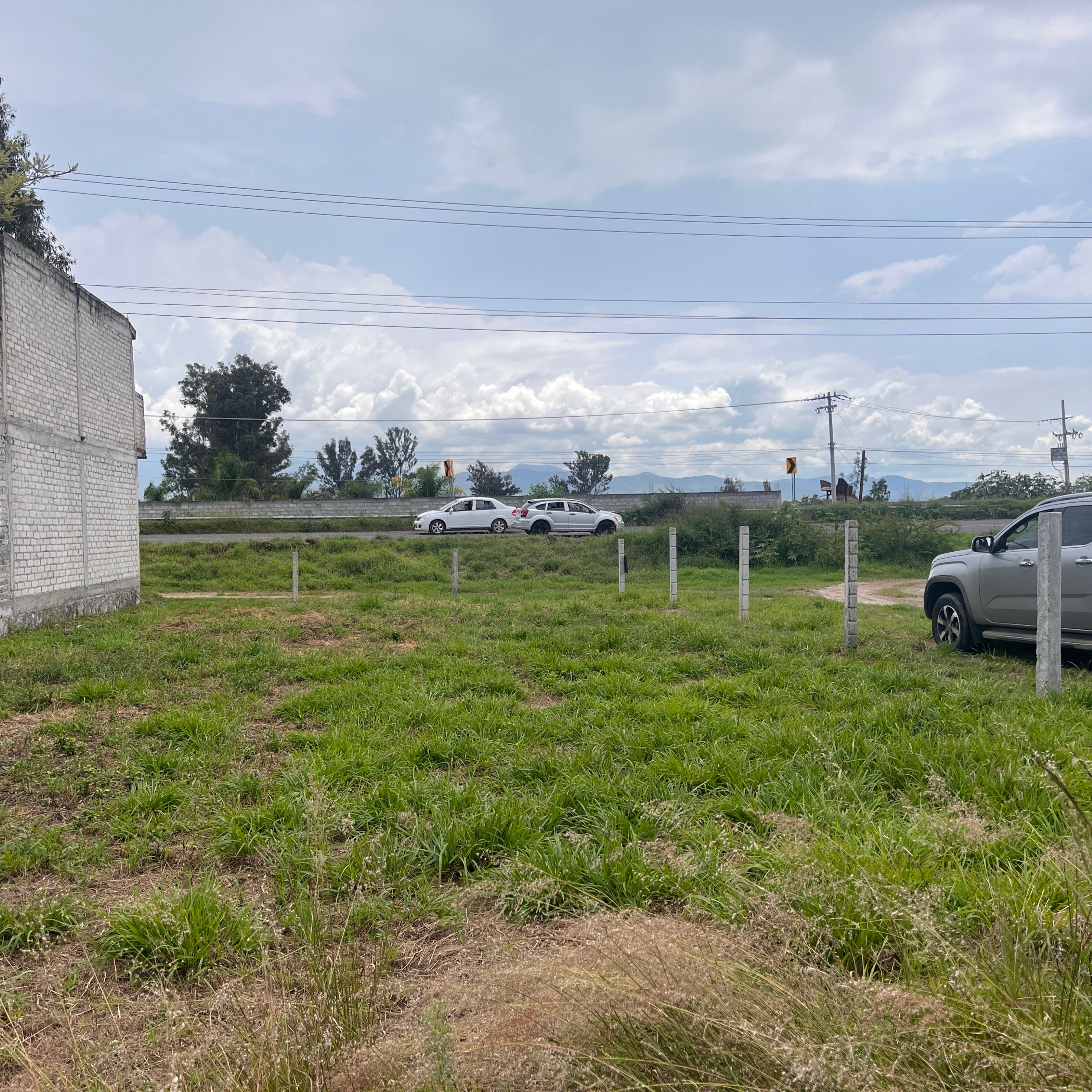 TERRENO A PIE DE CARRETERA FEDERAL • EN ZINAPÉCUARO MICHOACÁN