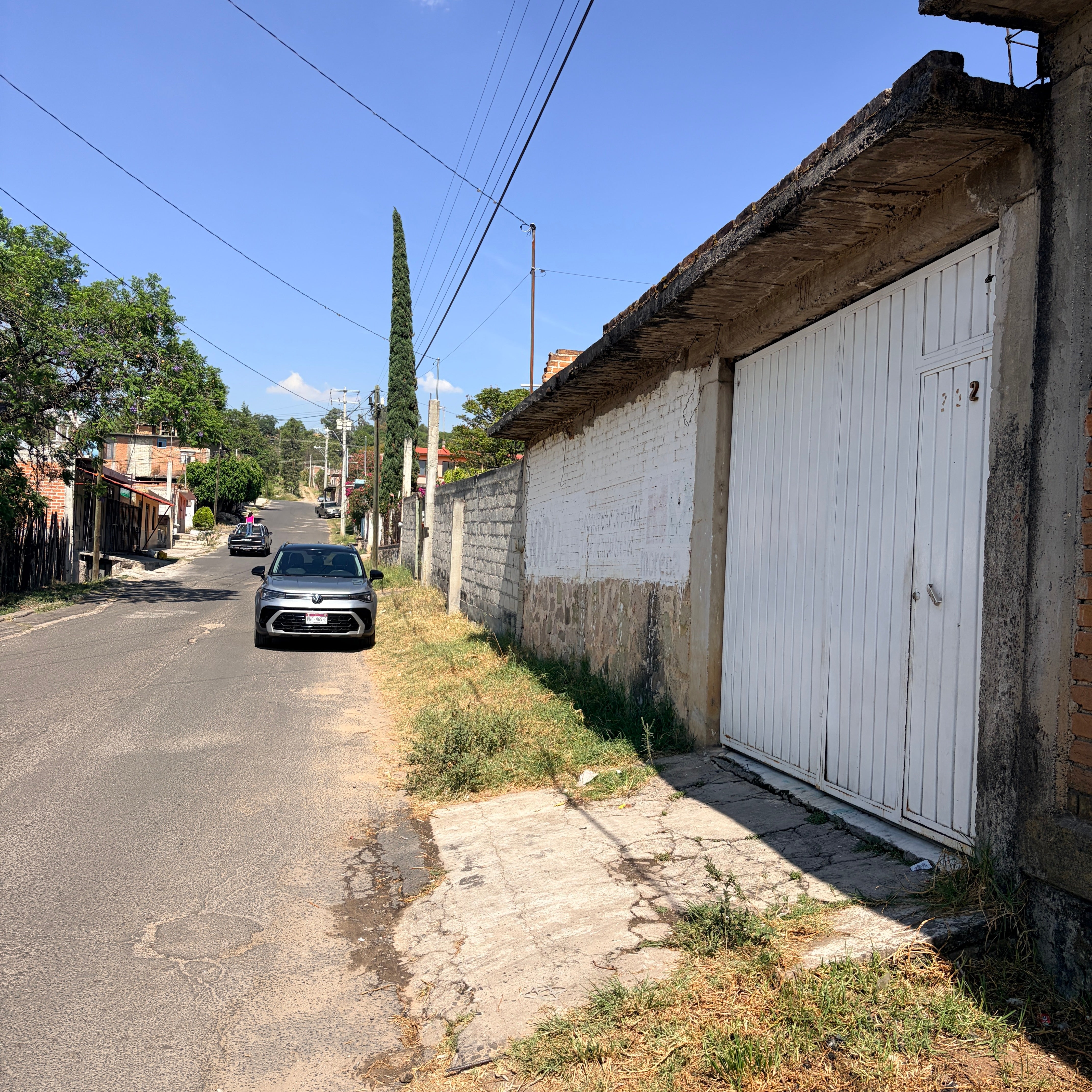 TERRENO CON CONSTRUCCIÓN EN OBRA GRIS, EN ZINAPÉCUARO